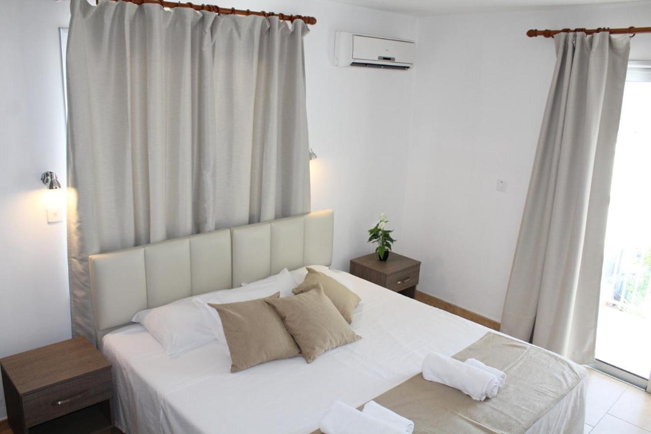 Maria Zintili Apartments アヤナパ エクステリア 写真