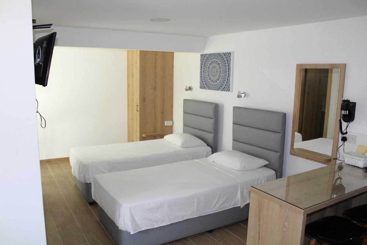 Maria Zintili Apartments アヤナパ エクステリア 写真