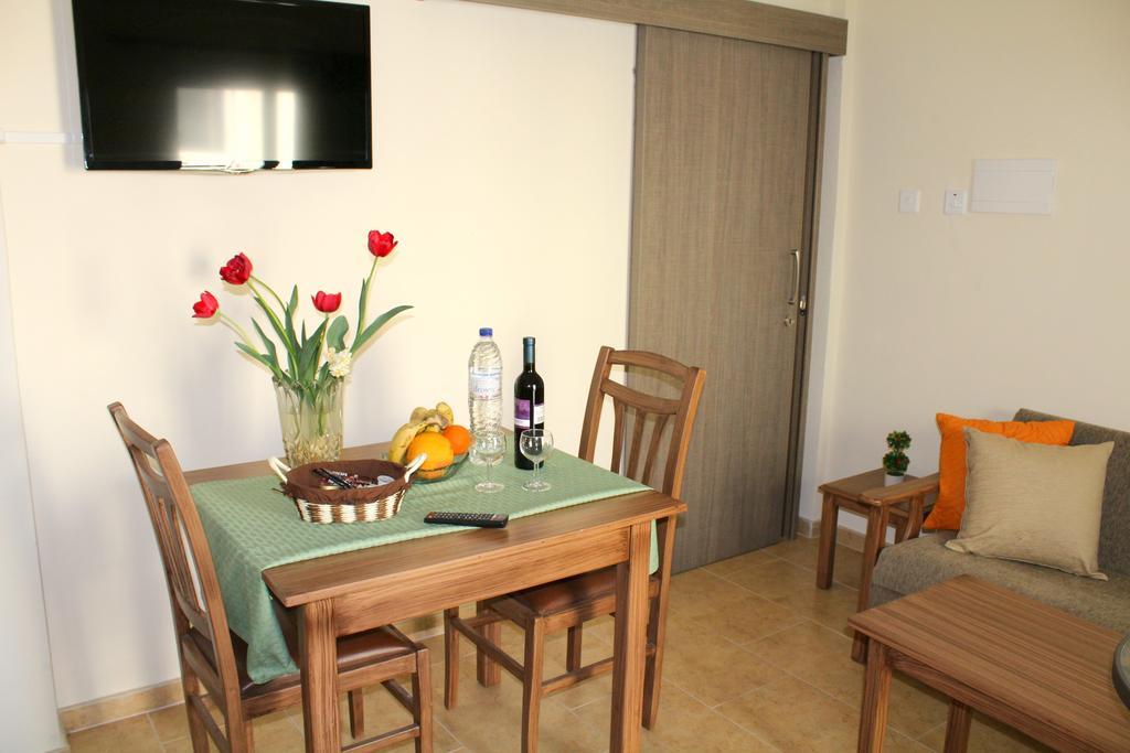 Maria Zintili Apartments アヤナパ エクステリア 写真