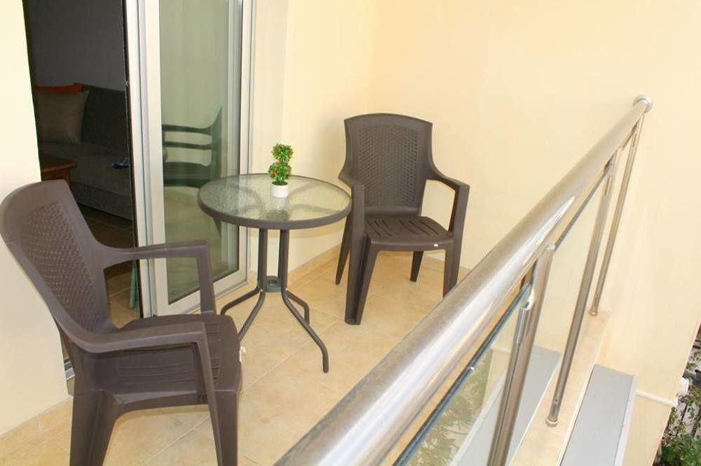 Maria Zintili Apartments アヤナパ エクステリア 写真