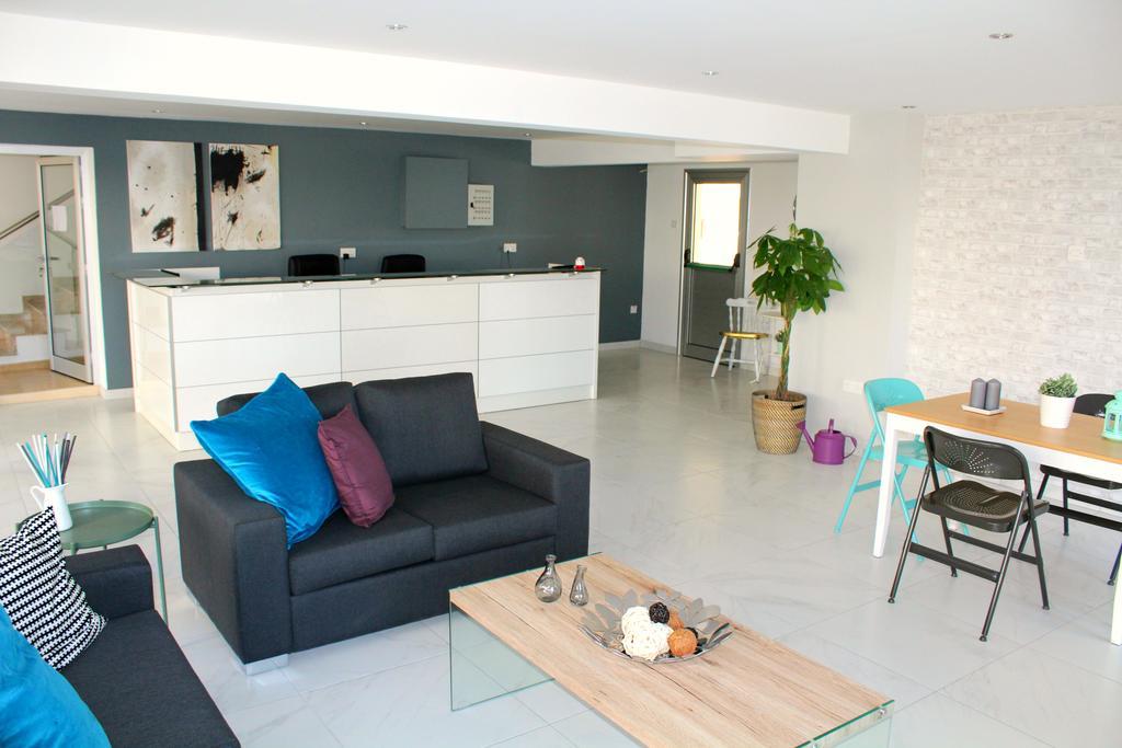 Maria Zintili Apartments アヤナパ エクステリア 写真