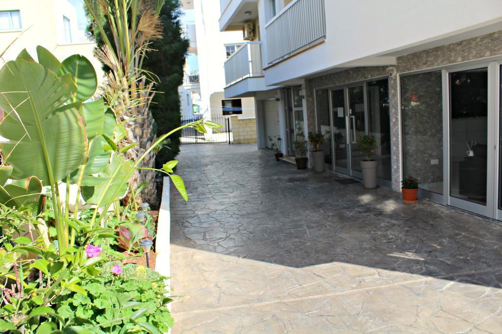 Maria Zintili Apartments アヤナパ エクステリア 写真