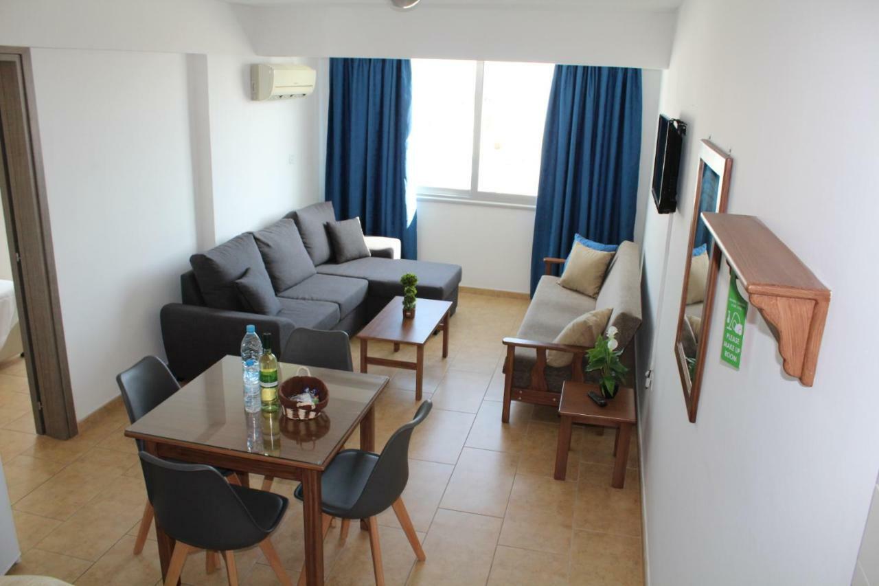 Maria Zintili Apartments アヤナパ エクステリア 写真
